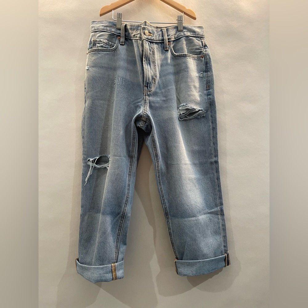 Old Navy Women's size 8 High Rise Slouchy Straight  distressed Denim